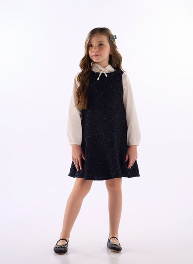 Vestido em malha texturizada com recorte godê Preto
