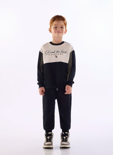 Conjunto moletom infantil com recortes e calça com bolso Preto