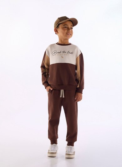 Conjunto moletom infantil com recortes e calça com bolso Marrom