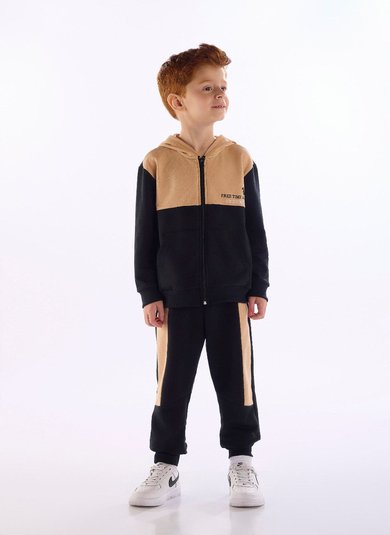 Conjunto moletom menino com capuz, bolso e recortes modernos Preto
