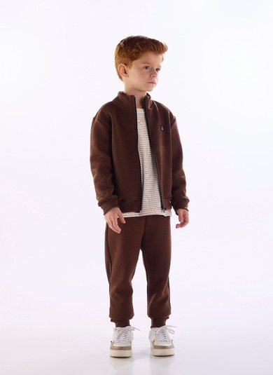 Roupa infantil masculina texturizada com gola alta Marrom