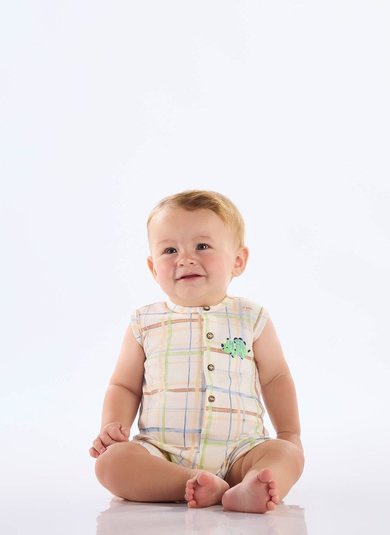 Macaquinho Xadrez em Suedine Comfy para Bebê Menino (Bege) Up Baby